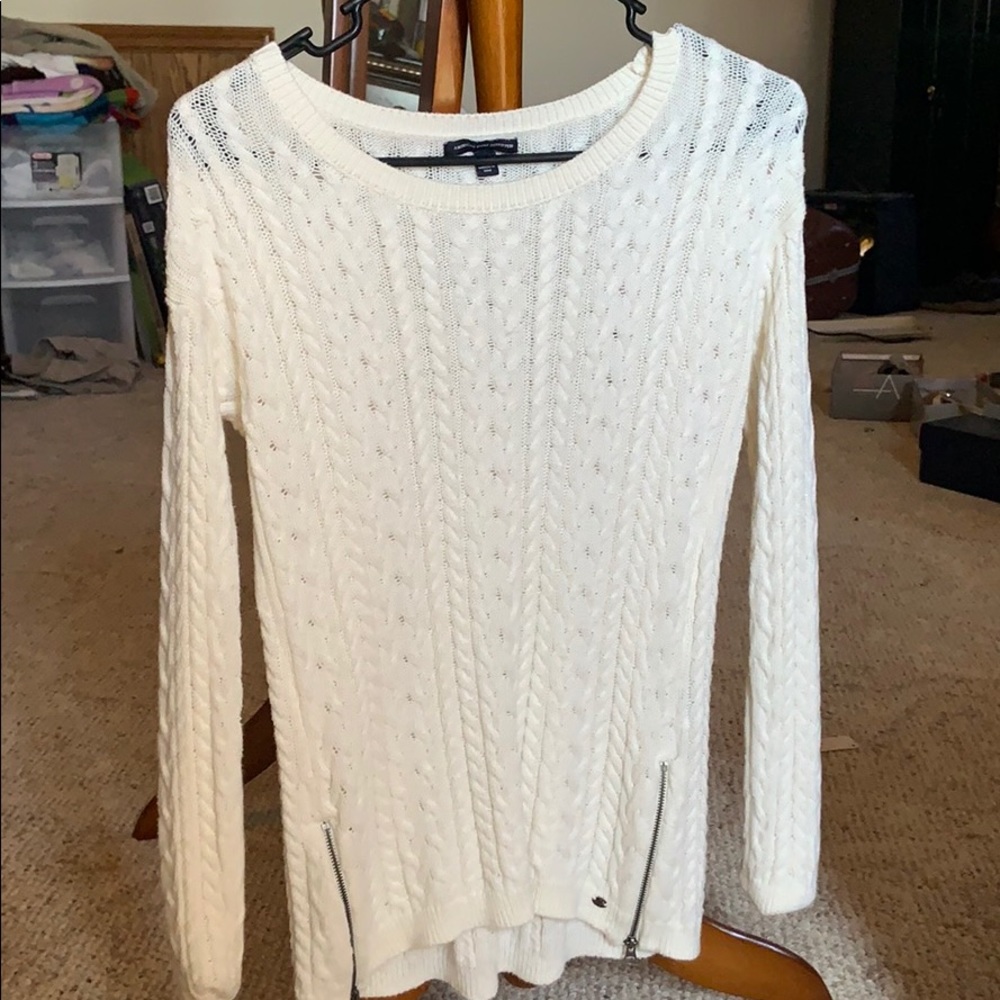 White American Eagle Sweater